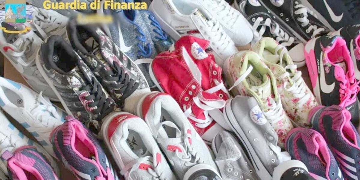 Le foto sequestrate dalla Guardia di Finanza al Porto di Civitavecchia