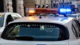 Roma 56enne tampona un auto in sosta e muore