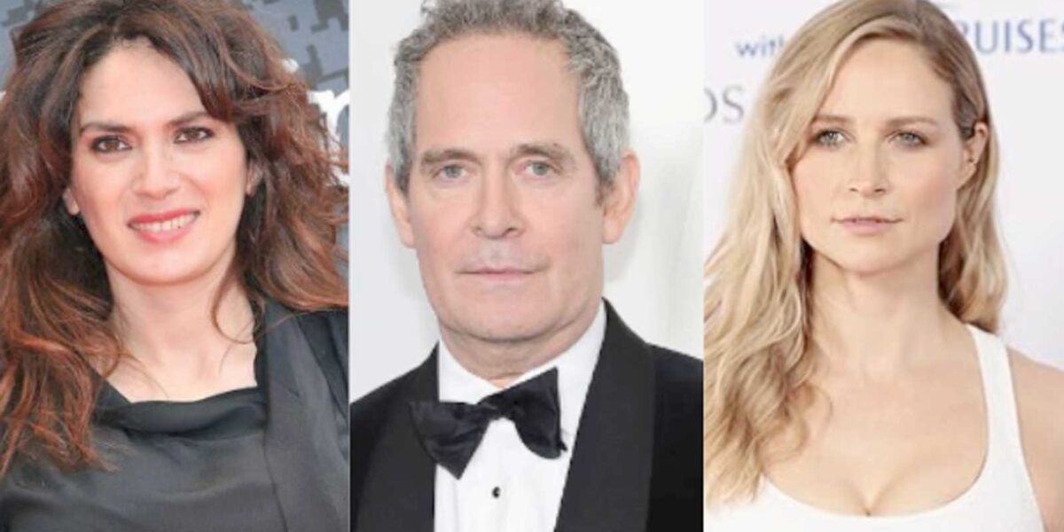 Da sinistra, Maya Sansa, Tom Hollander e Niamh Algar