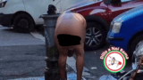 Roma, degrado senza fine: doccia completamente nudo nella fontanella di fronte all’ospedale a Trastevere