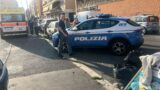 Ostia, muore in strada (in centro) tra i rifiuti: scoperto per caso