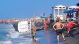 Ostia, crolla una cabina al Miami, colpa dell’erosione, ma non solo: ‘dito’ puntato sui pannelli degli altri stabilimenti