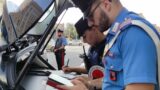 Fast & Furious a Roma, vede i carabinieri e scappa: folle fuga in moto con incidente finale
