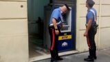 Roma, con il trapano cercano di portare via un Atm: ma svegliano i vicini che li fanno arrestare