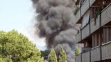 Torre Spaccata, un nuovo incendio: a fuoco l’area di via Ciamarra VIDEO