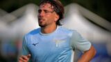 Roma, incidente stradale per il calciatore della Lazio Luca Pellegrini: come sta