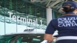 Fiumicino, tassista rifiuta la corsa a due clienti ciechi: ‘Non potete salire in auto’