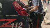 Roma, in 2 gli strappano la catenina d’oro dal collo: arrestato 21enne