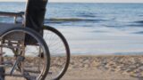 Torvaianica e Fiumicino, aprono le prime due spiagge libere ‘inclusive’ per le persone con disabilità