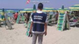 Terracina, Comune bacchetta stabilimenti e cittadini che ‘rubano’ la spiaggia libera (anche a Ferragosto)