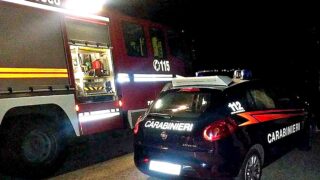Roma, paura nella notte: bomba carta davanti a un portone a Don Bosco