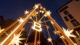 Natale a Roma, dopo Dior arriva Bulgari: gli spelacchi diventano di lusso e arrivano in periferia