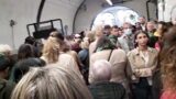 “Pellegrino scappa dal Giubileo!”, il messaggio choc dei pendolari della ferrovia Roma Nord