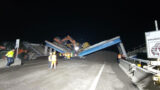 Torrenova, durante la demolizione crolla un ponte sull’A1. Traffico in tilt a Roma Sud