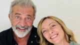 Mel Gibson ad Albano, poi il selfie con Giorgia Meloni: girerà in Italia il suo nuovo film? (FOTO)
