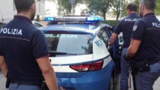 Fiumicino: 21enne tenta di rapinare un 56enne, colpendolo con una raffica di pugni e tentando di soffocarlo