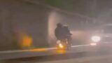 Muro Torto, folle corsa contromano di uno scooter ripresa dal social “Welcome to Favelas”