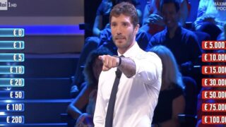 Sanremo 2027, De Martino rivoluziona il festival: meno cantanti, più musica e una svolta che guarda al futuro