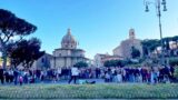 Roma, il Comune vieta il Centro agli artisti di strada: ‘Siamo noi il problema del degrado Capitale?’