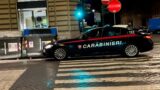 Follia a Roma, entra nel bar e se la prende con clienti e carabinieri: denunciato 32enne straniero