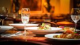 Giubileo, buoni pasto da spendere al ristorante per i pellegrini: scetticismo sui social