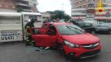 Civitavecchia, perde il controllo e fa strike di auto sulla Palmiro Togliatti: estratto dalle lamiere