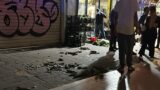 Roma, guerriglia urbana  tra gruppi di sudamericani e bengalesi in via Stilicone: rissa con bastoni e bottiglie di vetro (FOTO – VIDEO)