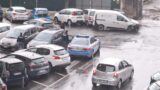 Roma, furgone contromano centra un’auto: per i residenti lo “Scontro è inevitabile”