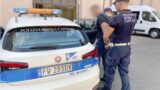 Roma, minacce con coltello, calci e pugni contro la Polizia Locale: due uomini in manette