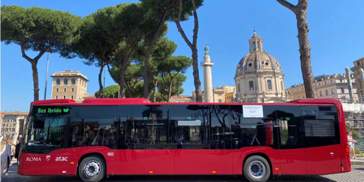 Roma, un bus Atac in giro per la città foto Comune di Roma
