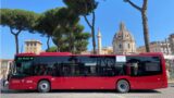 Roma, ‘Voglio toccare tua figlia, mi piace’: 26enne molesta 11enne sul bus