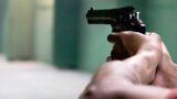 Roma, studente in aula con la pistola carica: la scuola lo sospende per 30 giorni