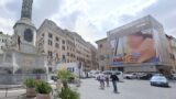 Roma, chiese e palazzi trasformati in maxi pubblicità a led: e nasce il business dei ‘finti-cantieri’