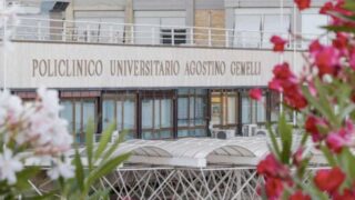 Bimba di 10 mesi schiacciata dal padre nel sonno: morta a Roma al Gemelli, indagini in corso