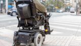 Roma, 39enne in sedia a rotelle pizzicato a spacciare: era ai domiciliari