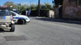 Roma, scontro tra auto e scooter alla Bufalotta: un uomo in codice rosso