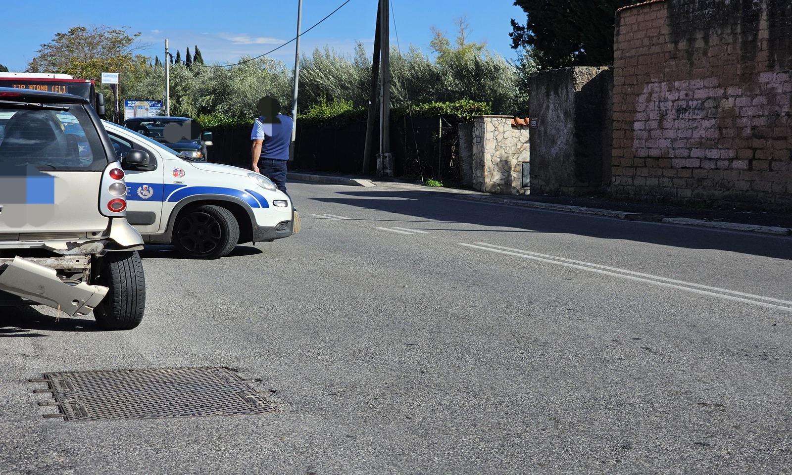 Scontro tra auto e scooter alla Bufalotta