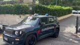 Roma, picchia la moglie per anni: arrestato 54enne, in casa aveva anche 3 pistole e 240 munizioni