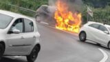 Paura a Prima Porta, auto prende fuoco su strada: illese le due occupanti