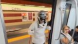 Roma, entra in metro A con gli sci: il video diventa virale (FOTO-VIDEO)