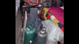 Roma, sottopasso Stazione Tiburtina a ‘rischio esplosione’: accampamento abusivo con bombole di gas (e rifiuti)- VIDEO