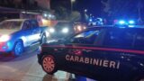 Santa Marinella, uniti nella vita e… nell’alcol: prima disturbano i clienti del bar, poi picchiano i Carabinieri