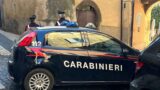 Viola il divieto di avvicinamento e va al bar con l’ex compagna: arrestato