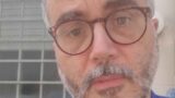 Christian Raimo sospeso dall’insegnamento per tre mesi: bufera dopo le critiche al ministro Valditara