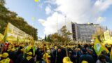 Coldiretti in protesta: con trattori e bandiere davanti alla regione Lazio. “Non ce ne andiamo fino a risposte certe”