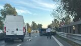 Roma, incidente tra più veicoli sulla Pontina a Spinaceto: tratto chiuso, ci sono feriti. Traffico in tilt