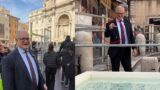 Gualtieri lancia il restauro della Fontana di Trevi, i social: “Ma sa almeno come si lancia la monetina?”