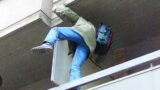 Roma, becca i ladri di notte sul balcone: una donna mette in fuga tre ladri