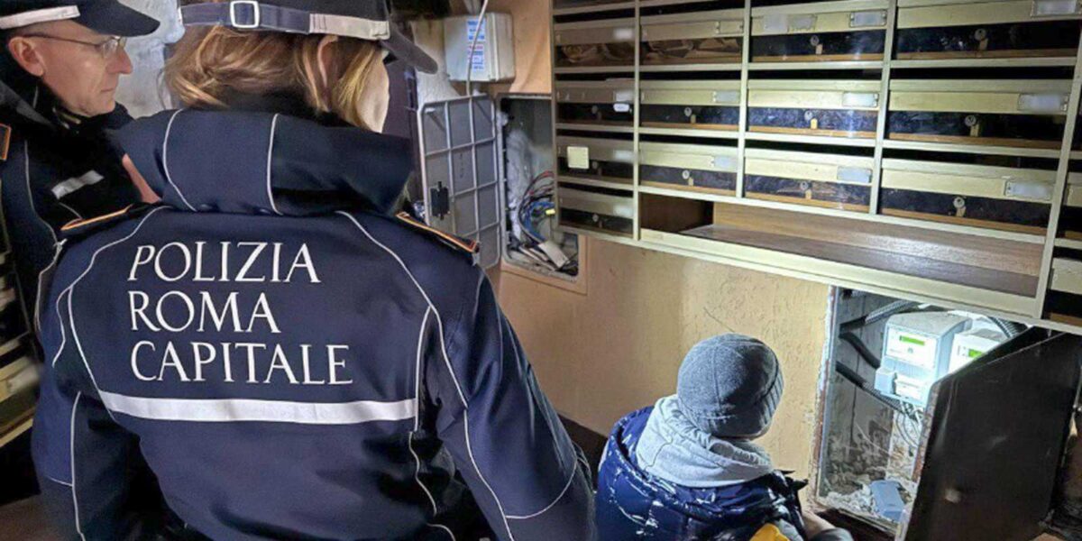 Polizia Locale di Roma in azione nel bar del centro