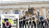 Roma, Polizia Locale in sciopero sotto al Campidoglio dopo l’investimento della Tiburtina